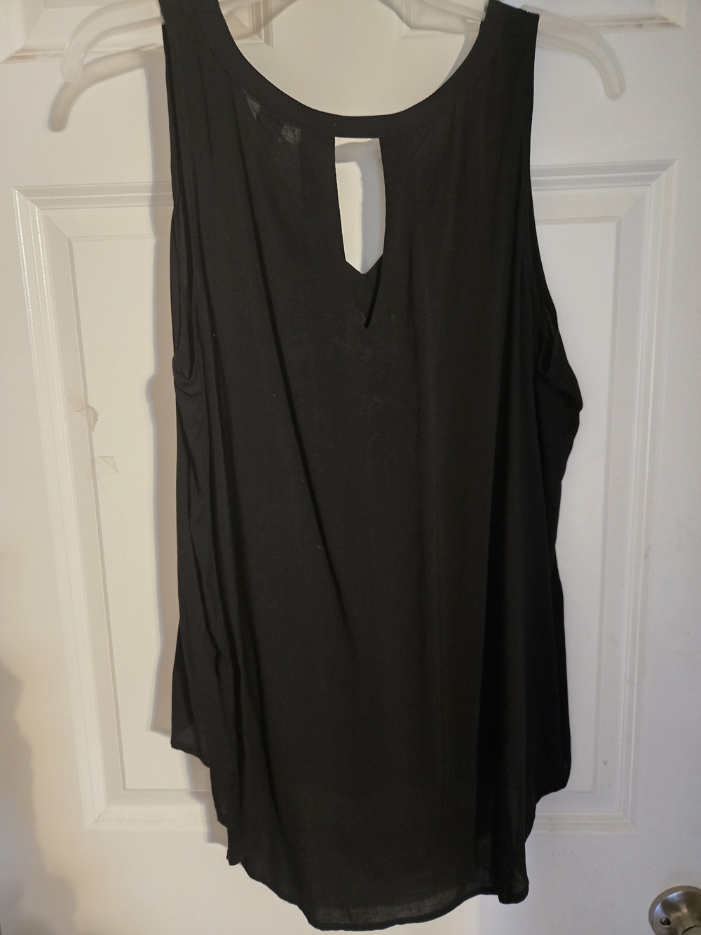 Old Navy Black Sleeveless Keyhole Tank